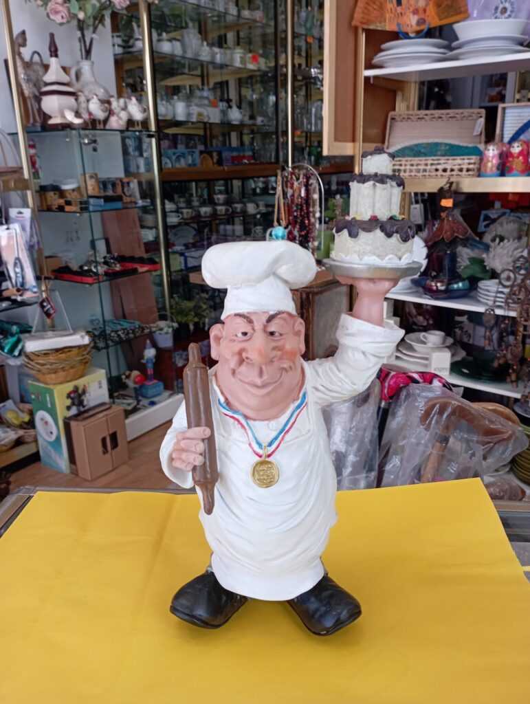 Figuras decorativas en casa aurora