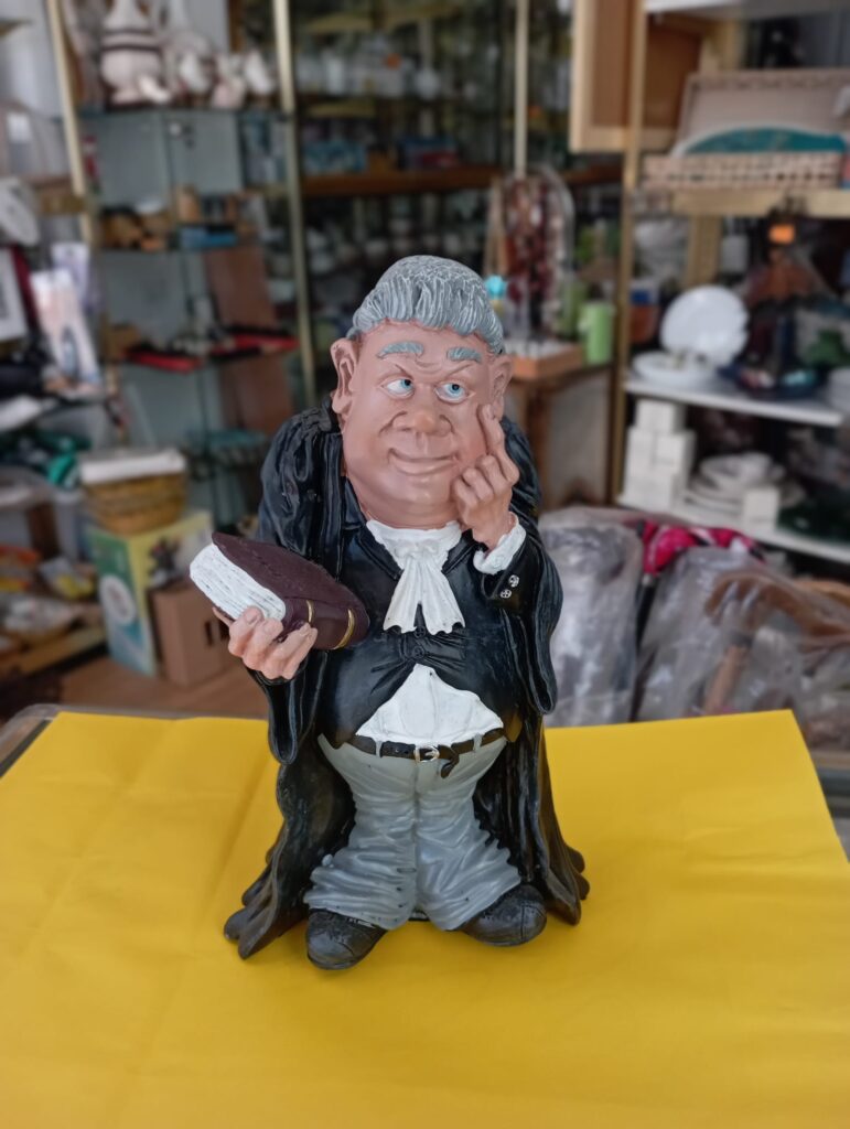 Figuras decorativas en casa aurora