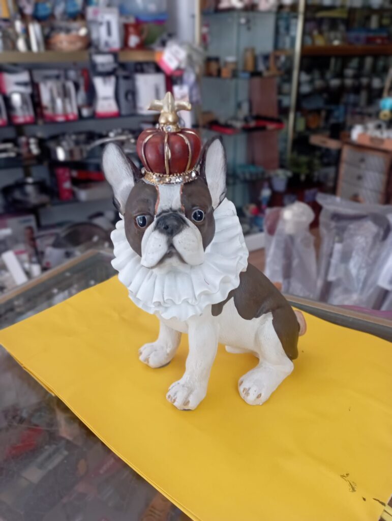 Figuras decorativas en casa aurora