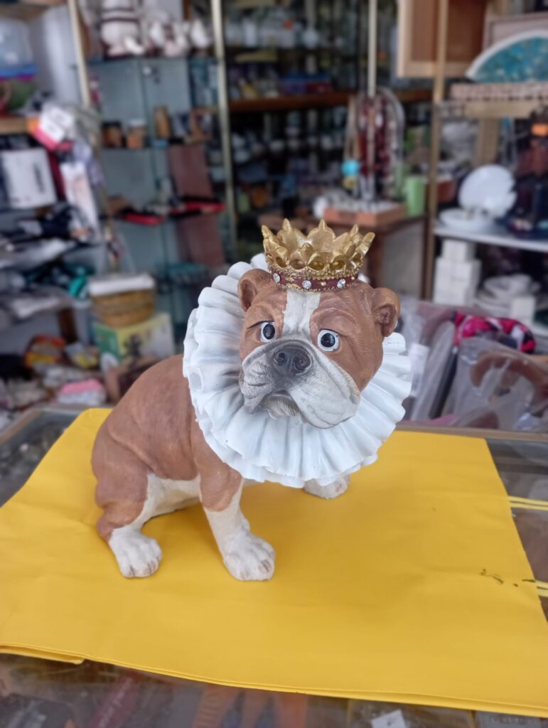 Figuras decorativas en casa aurora