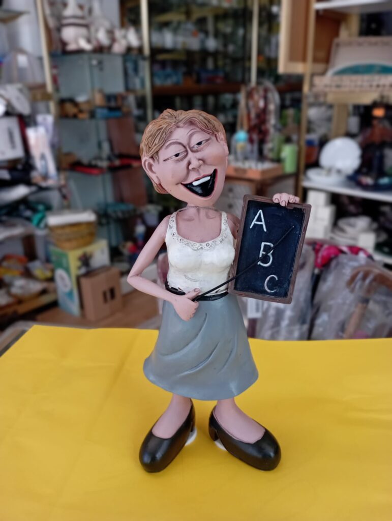 Figuras decorativas en casa aurora